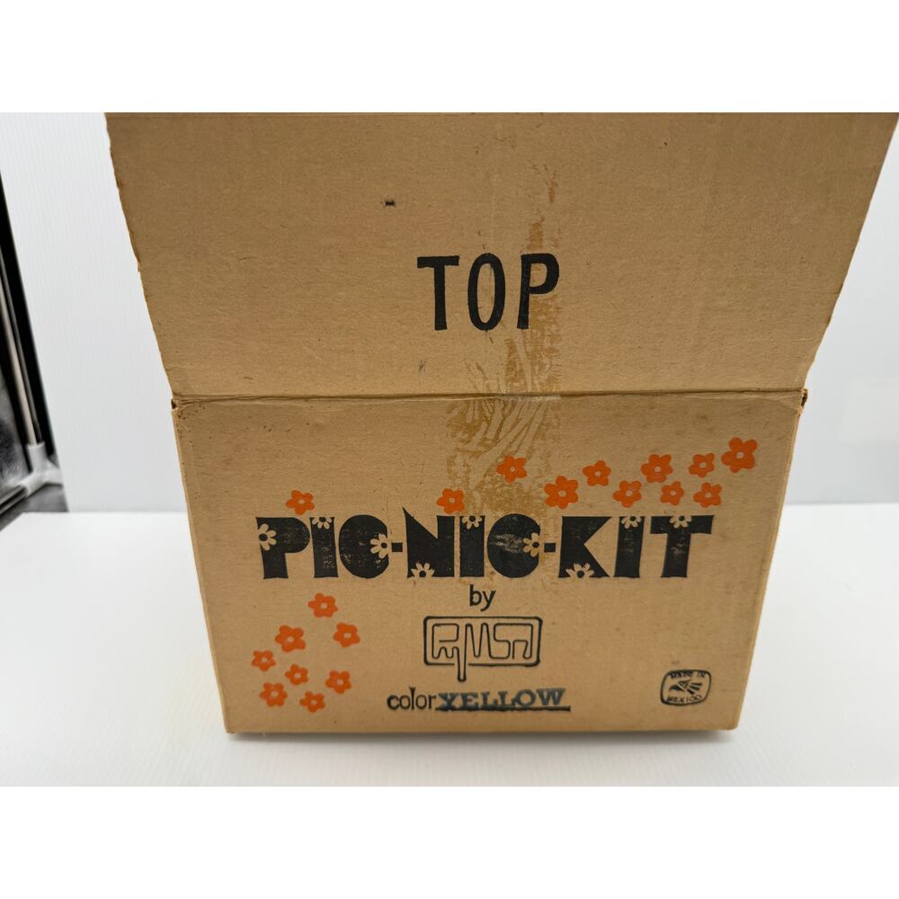 Pic Nic Kit by Pymsa-35 piece set-Service for 4 -Yellow-Excellent Condition